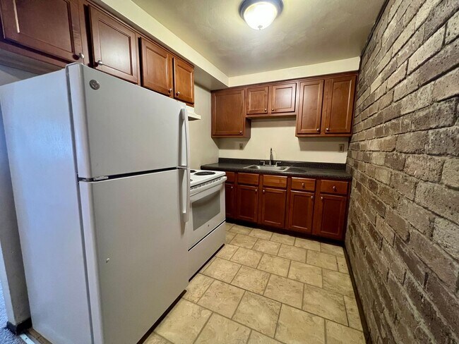 Primary Photo - Wonderful 1BR in Lovely Location! Beautifu...