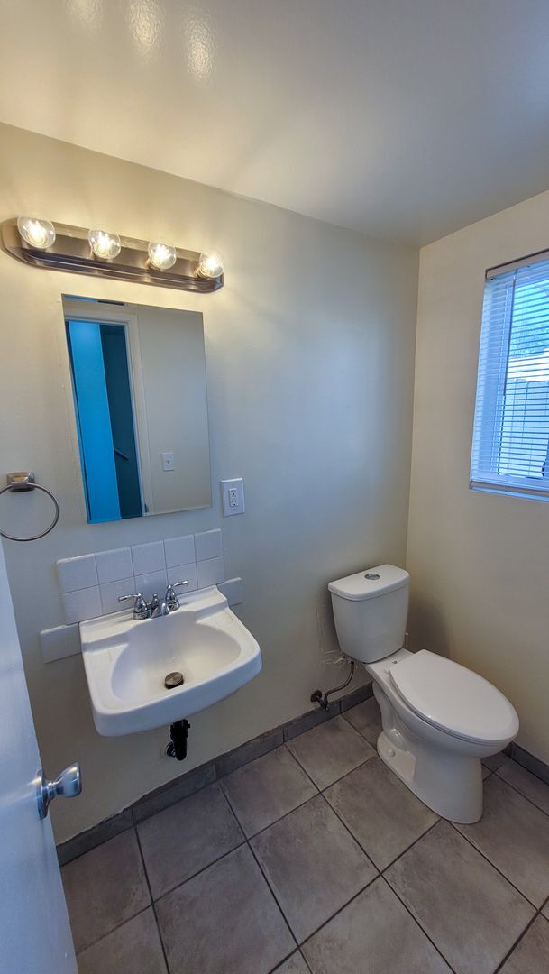 Building Photo - n8031