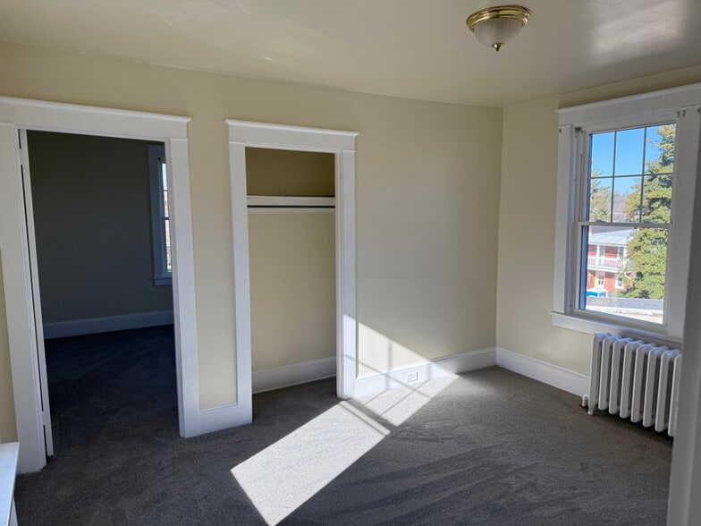 Building Photo - 322 S West End Ave