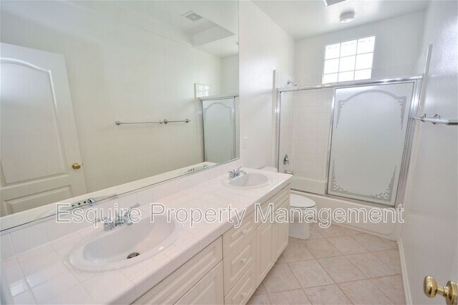 Building Photo - 2861 Golf Villa Way