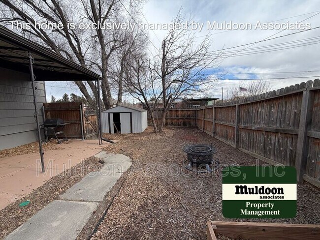 Building Photo - 1105 E Caramillo St