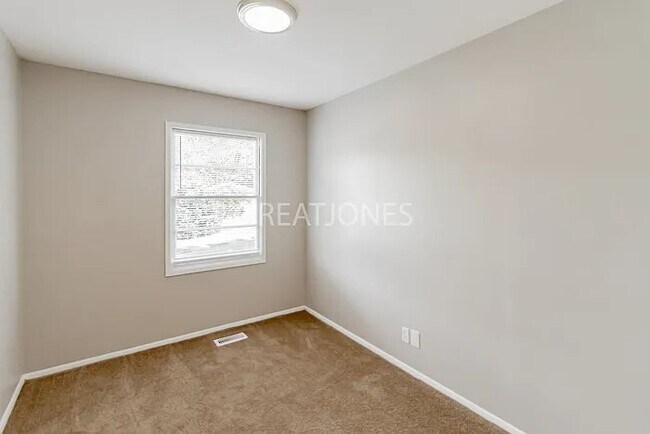Building Photo - 1248 Forest St