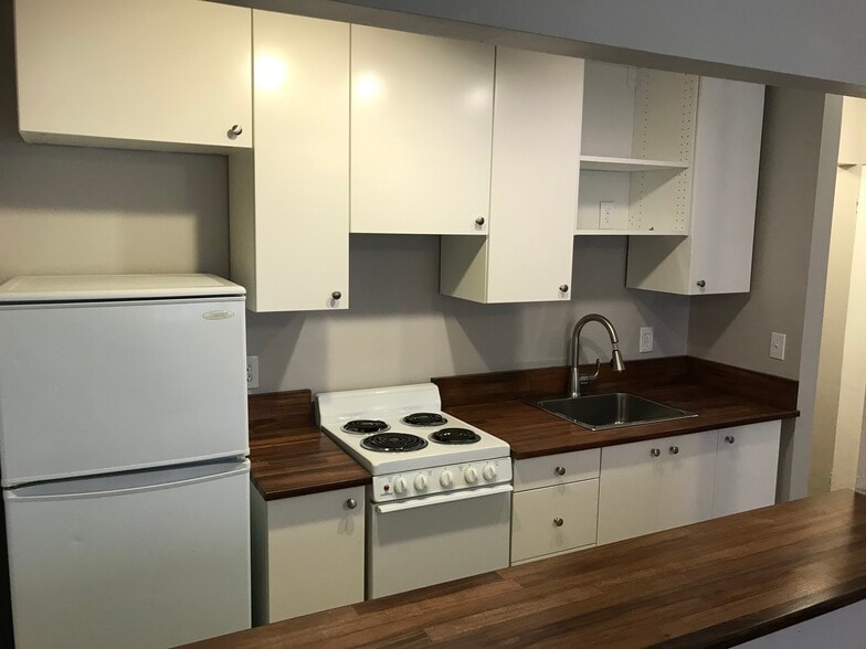 Building Photo - 2116 Kemper Ln