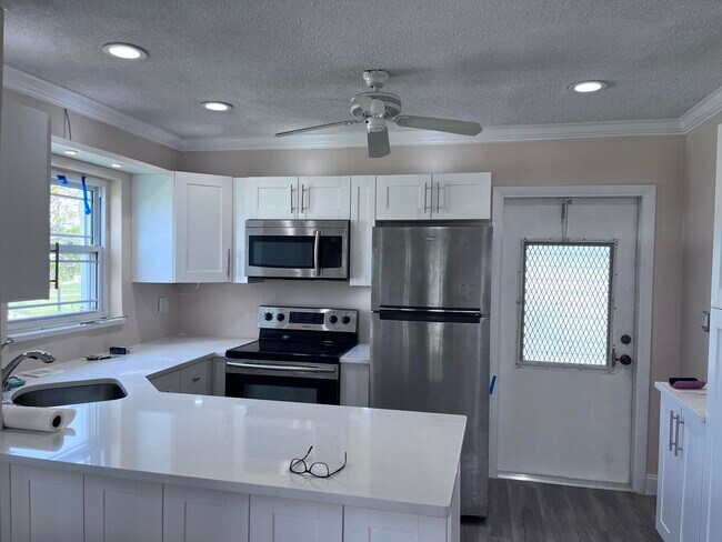 Building Photo - 251 S Golf Blvd