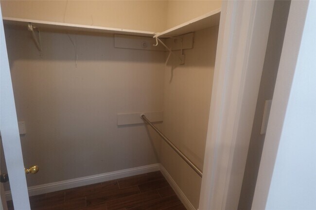 Building Photo - 3351 Deermoss Dr