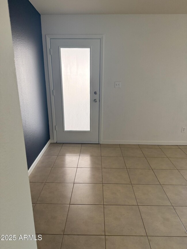 Building Photo - 2428 E La Jolla Dr
