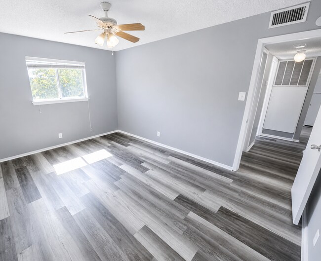 Building Photo - Willowrun B