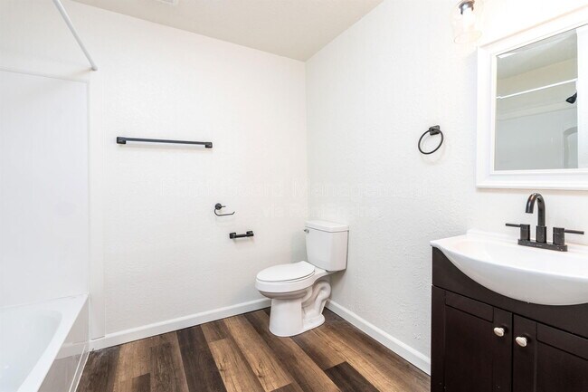 Building Photo - 421 N Emporia Ave