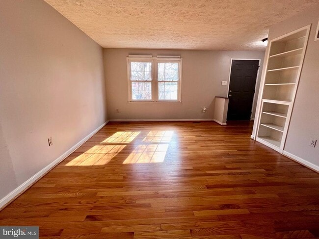 Building Photo - 305 Gundry Dr