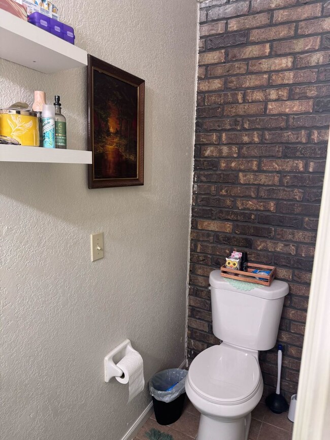 Building Photo - Spacious All Electric Townhome Near Downtown Independence