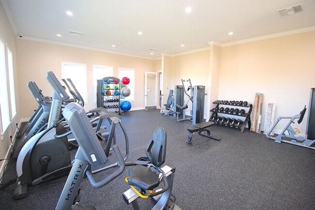 Building Photo - Coastal Living in Marina del Palma?!