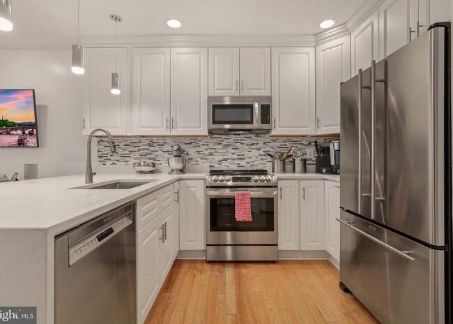 Building Photo - 11th STREET NW 2-2