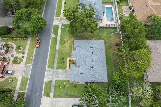 Building Photo - 1607 Oak Hollow Rd