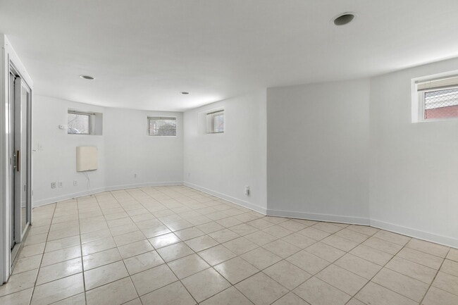 Building Photo - 114 Trowbridge St