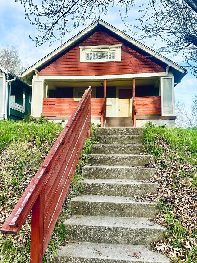 Building Photo - 2612 Indiana Ave