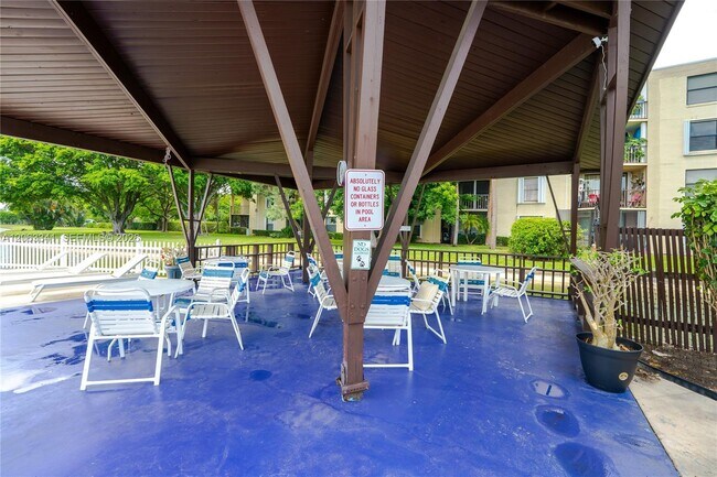 Building Photo - 400 Waterway Dr S