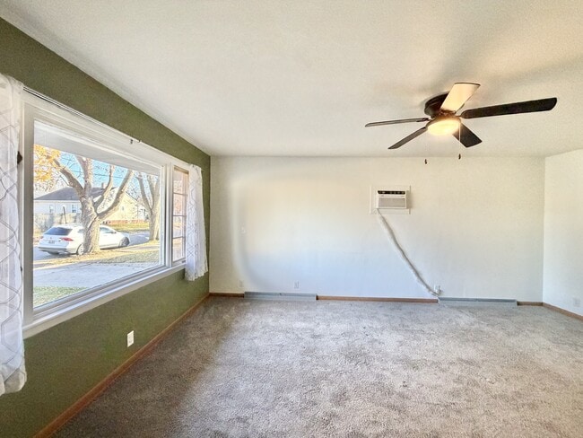 Building Photo - 1616 Dewey Ave