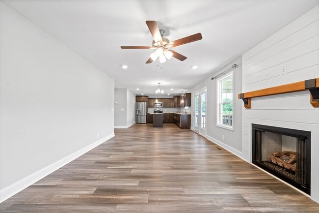 Building Photo - Beautiful Home Close to Fort Campell Ready for You to Make New Memories In