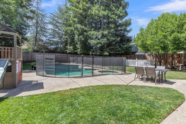 Building Photo - 1856 Ridgeview Dr