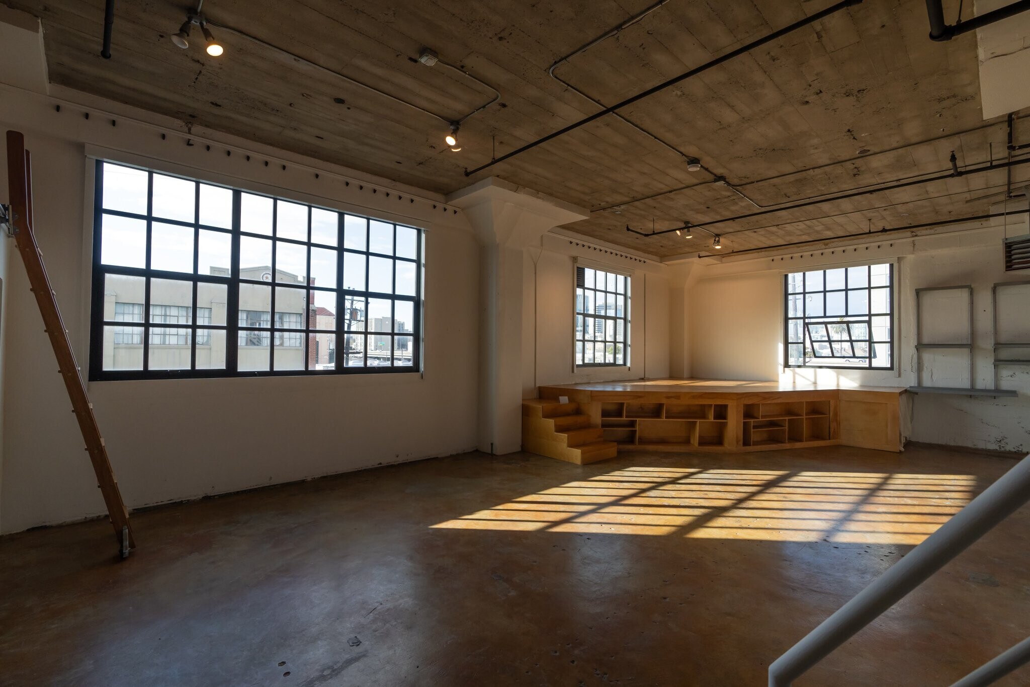 Building Photo - 247 4th St