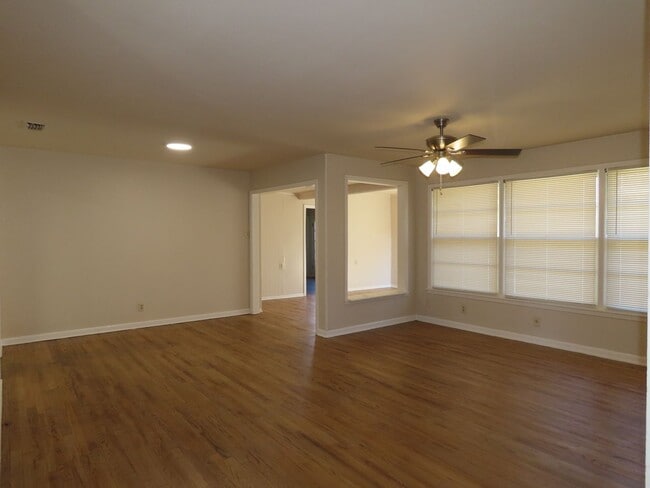 Building Photo - Newly Remodeled 3 Bedroom-1.5 Bath Home!