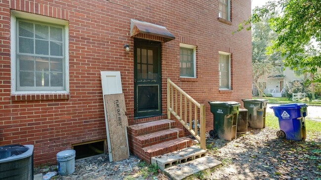 Building Photo - 2 Bedroom 1.5 Bath Townhouse in Wagener Te...