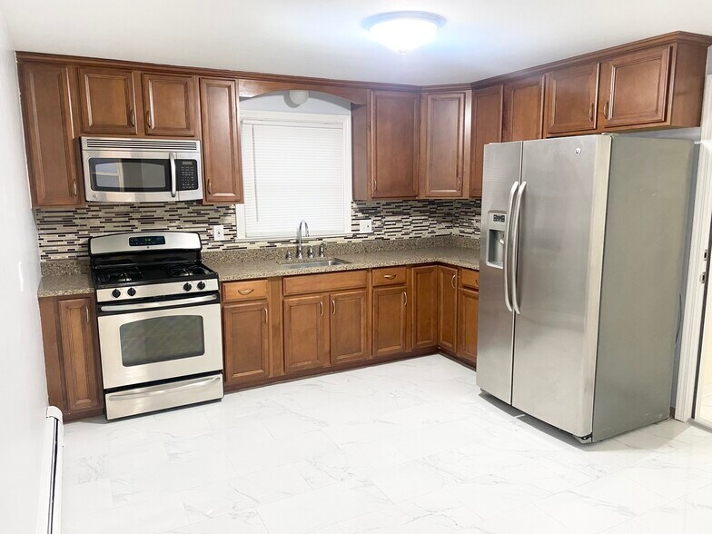 Building Photo - 317 Alexander Ave