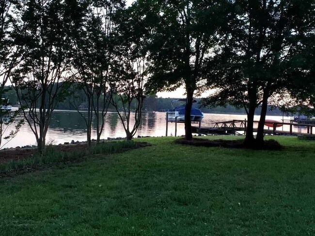 Building Photo - Lake Front 2-Bedroom Home on Beautiful Lake Wylie with a Dock and Boat Lift
