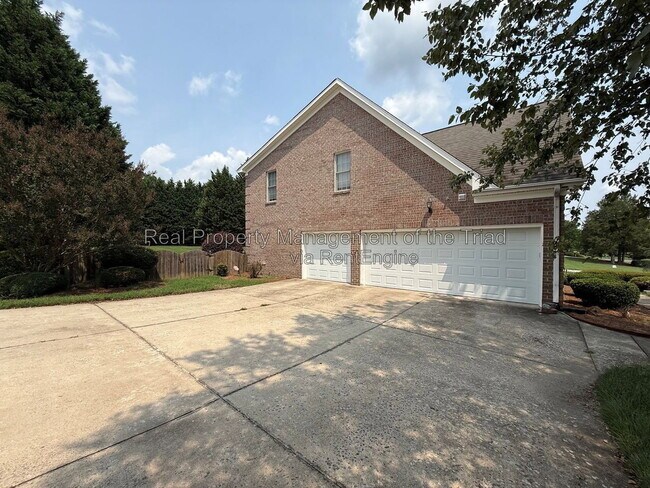 Building Photo - 1016 Longhorn Ct