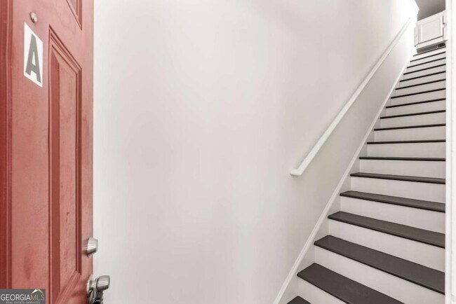 Building Photo - 94 Lucy St SE