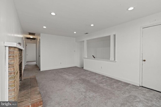 Building Photo - 8 Fanelli Ln