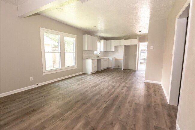 Building Photo - 200 W James Ave