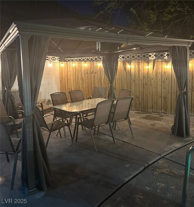 Building Photo - 3835 Chutney St