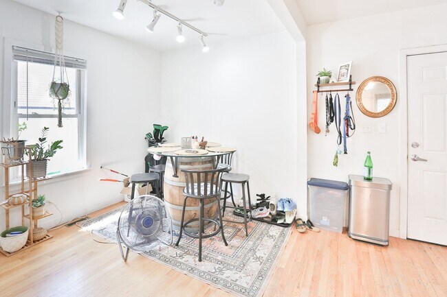 Building Photo - Wicker Park Big 3 Bedroom 2 Bath Private Coach House. Decks and Outdoor Space.