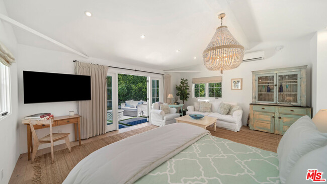 Building Photo - 6540 Dume Dr
