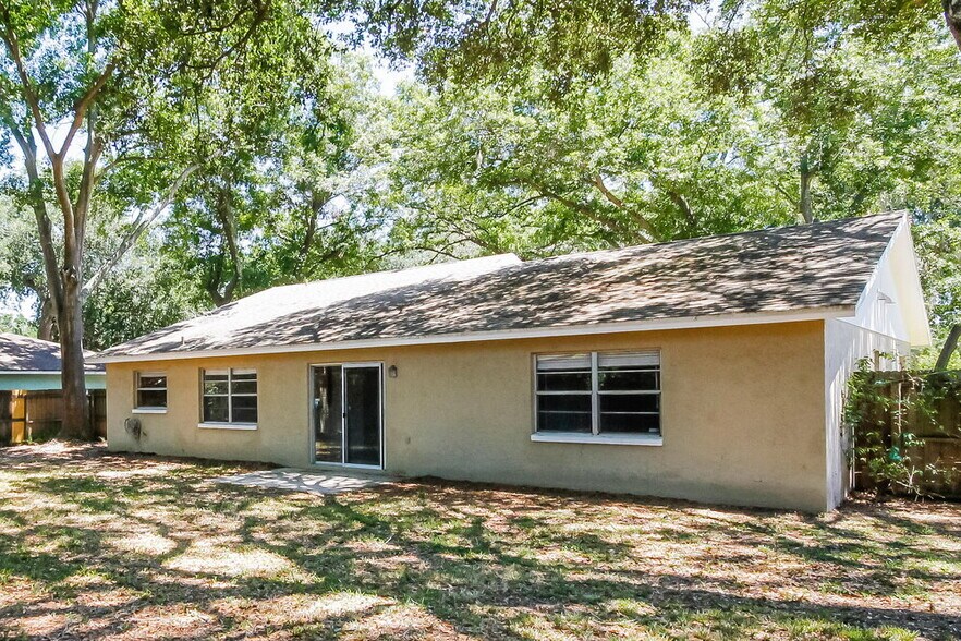 Building Photo - 3222 Las Brisas Dr