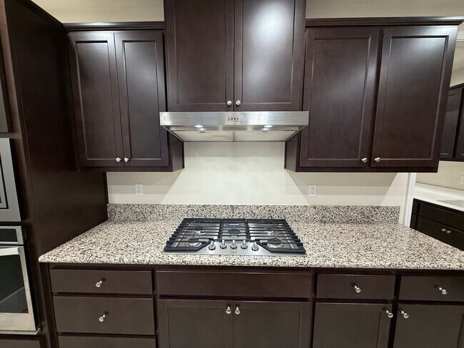 Building Photo - 2021 built two story in Oakdale!