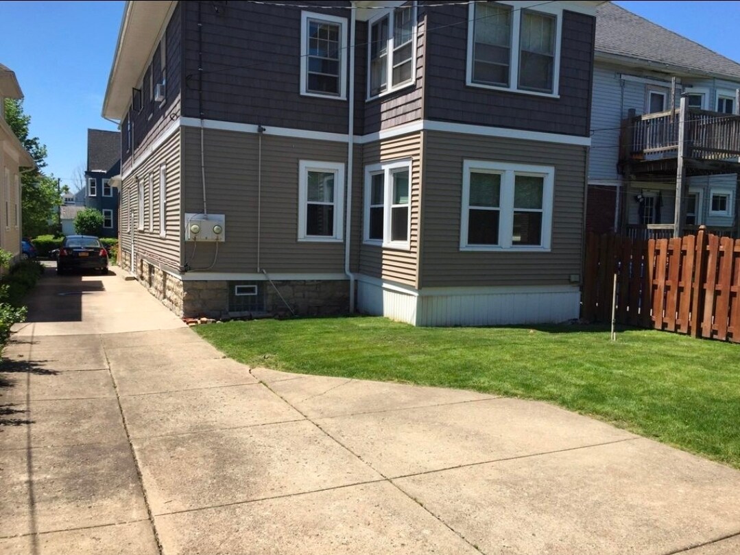 Building Photo - 187 Norwalk Ave