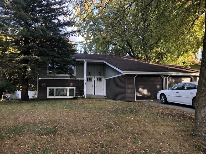 Primary Photo - 323 Allan Ave