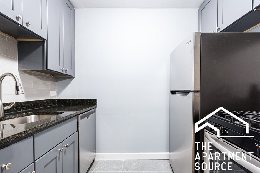 Building Photo - 3801 N Pine Grove Ave