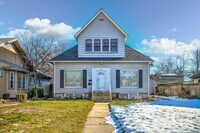 Building Photo - Coveted Northend Location! Spacious 5 bedr...