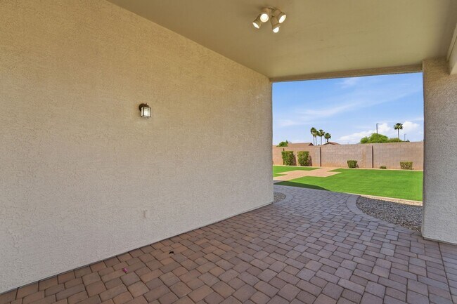 Building Photo - Welcome to this well-maintained 3-bedroom, 2-bath home in Gilbert, AZ!