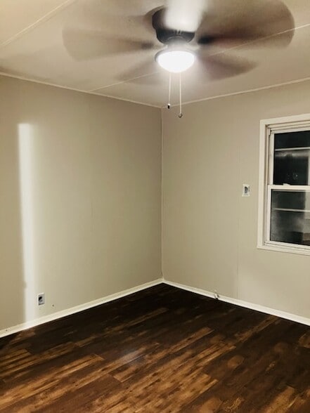 Building Photo - 2633 Knox Ave