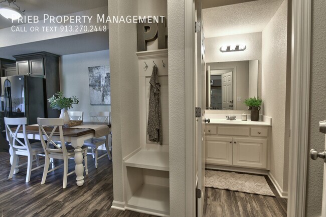 Building Photo - Parkview Townhome - Available NOW