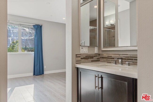 Building Photo - 12860 S Seaglass Cir