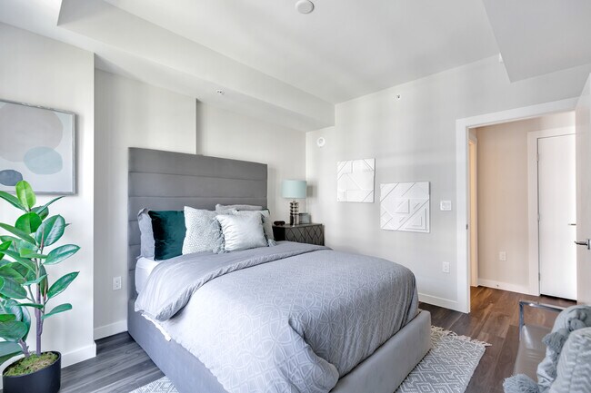 bedroom - 400 N Andrews Ave
