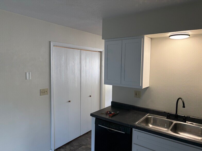 Building Photo - 312 Linden