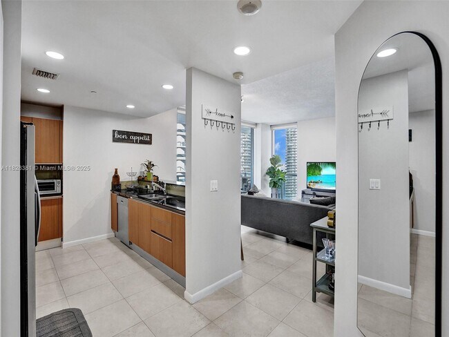 Building Photo - 1050 Brickell Ave