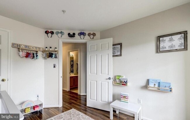 Building Photo - 6809 Stone Maple Terrace