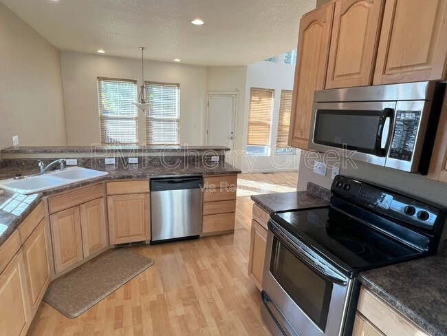 Building Photo - 5271 Canyon View Dr